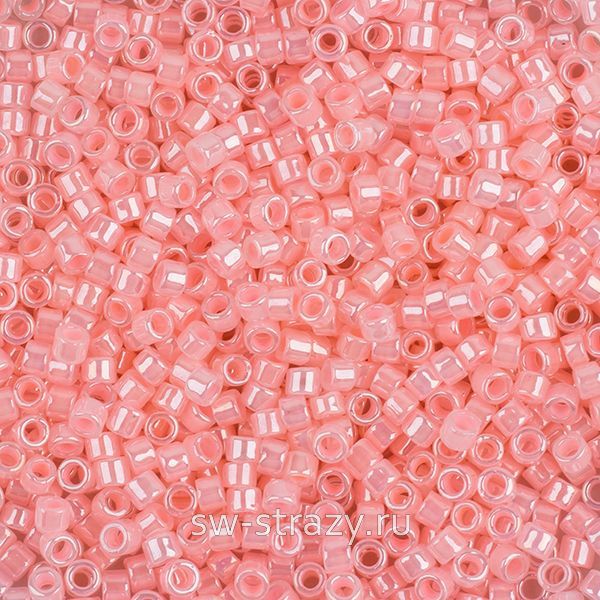 Бисер Treasures 11/0 #0145 Светло-розовый/перламутровый